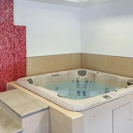 Apartment Cozy In With Indoor Swimming Pool